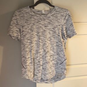 Lululemon t shirt